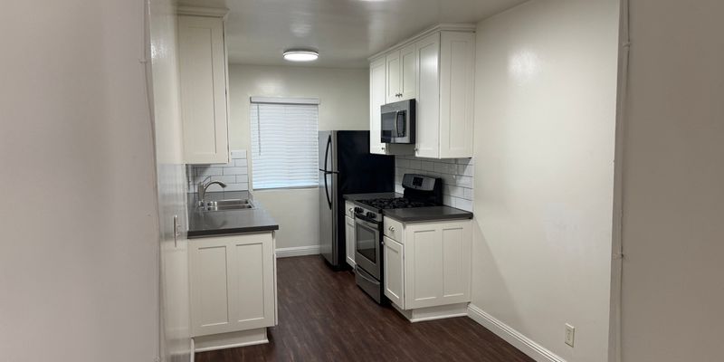 Los Angeles Apartment: 11168 Camarillo St