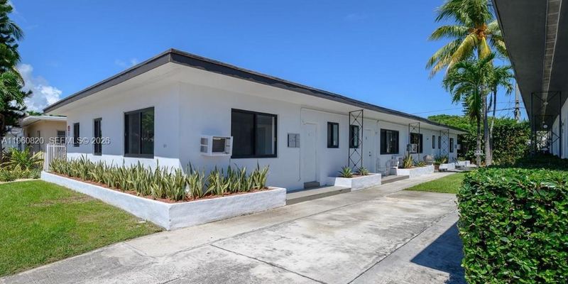 Miami Beach Apartment: 811 81st St