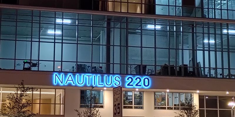 Lake Park House: 220 Lake Shore Dr 823