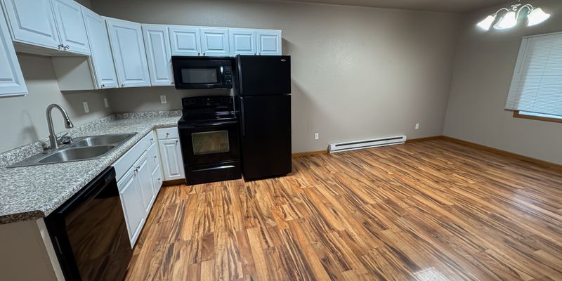 Beulah Apartment: 117 Main St W