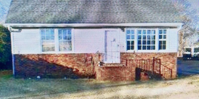 Taylors House: 312 W Main St