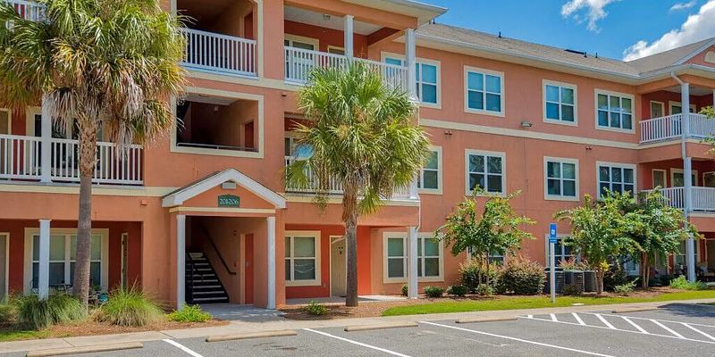 Hinesville House: 501 Burke Dr