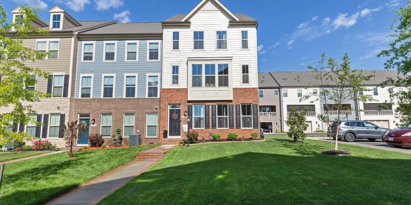 Dumfries House: 18027 Red Mulberry Rd