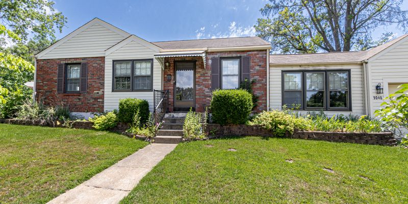 St. Louis House: 9046 Southview Ln