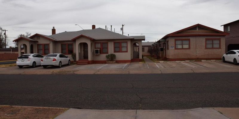 Winslow Apartment: 405 West Oak Street