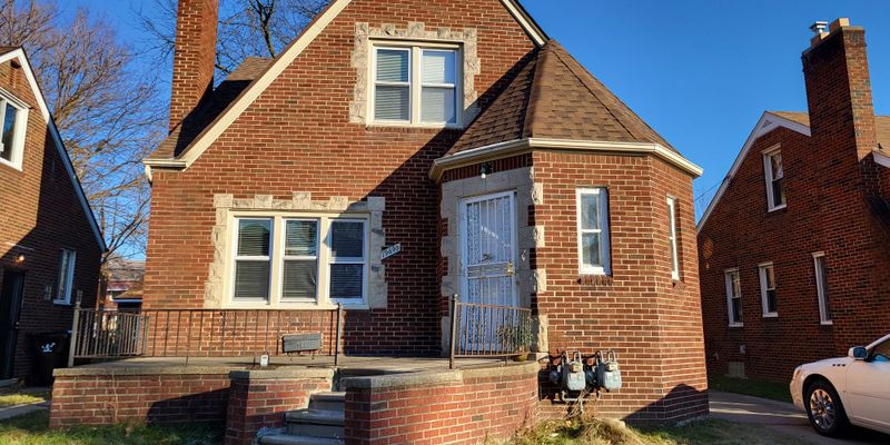 Detroit Apartment: 19690 Cliff St