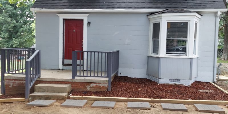 High Point House: 412 Hickory Chapel Rd