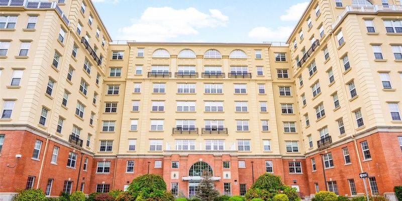 Larchmont House: 10 Byron Pl # UV1773PQ