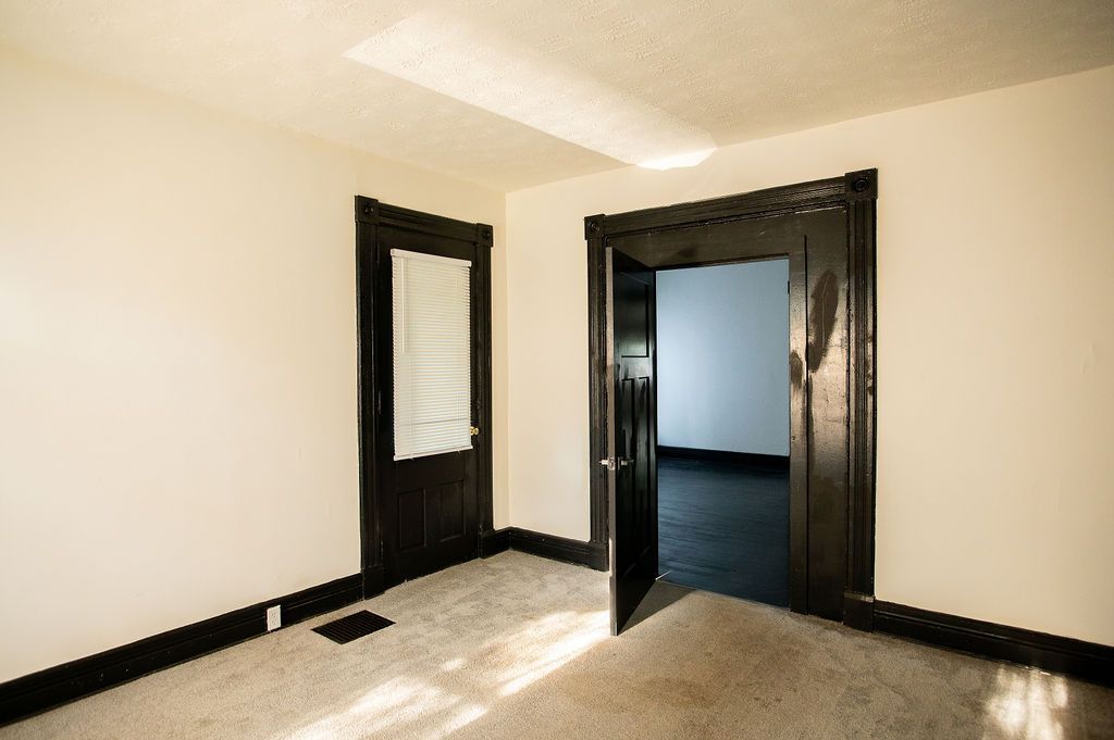 415 Brightwood Ave photo 11