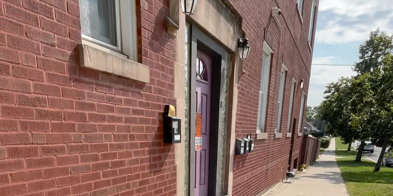 Chicago Apartment: 11259 S Vincennes Ave