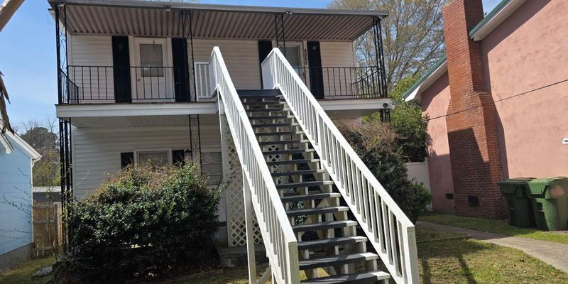 Florence Apartment: 405 Warley St