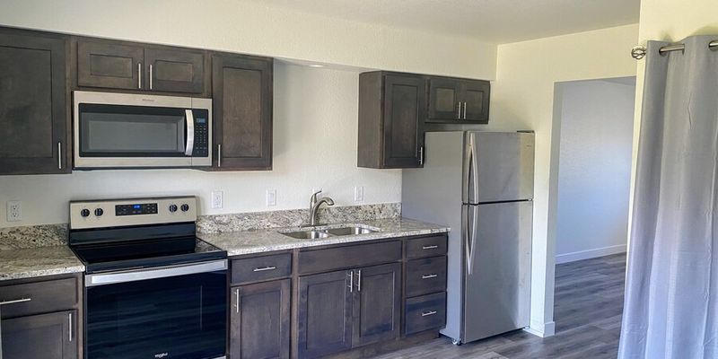 Bellevue Apartment: 904 Park St