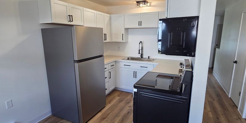 Niagara Townhome: 300 Dewey St