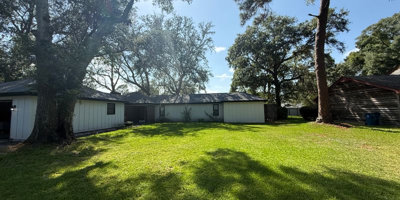 Brunswick House: 117 Crossbrook Dr