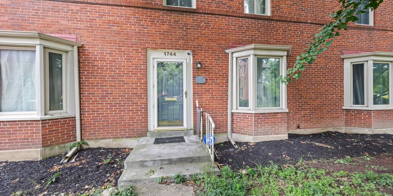 Columbus House: 1744 E Broad St