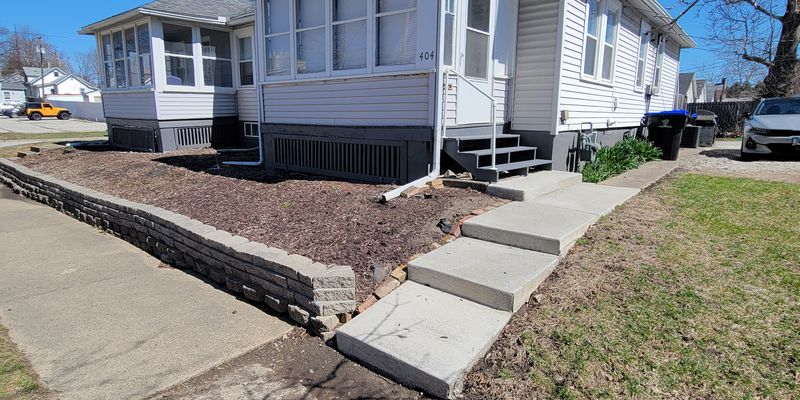 Bloomington House: 404 S Mc Clun St