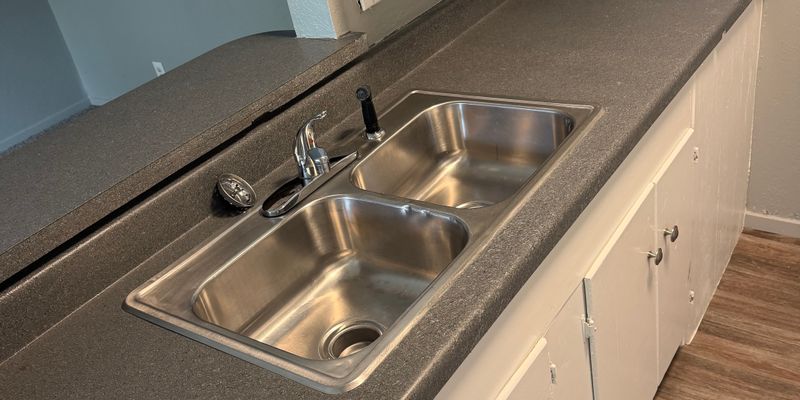 Longview Apartment: 1200 Fourth St