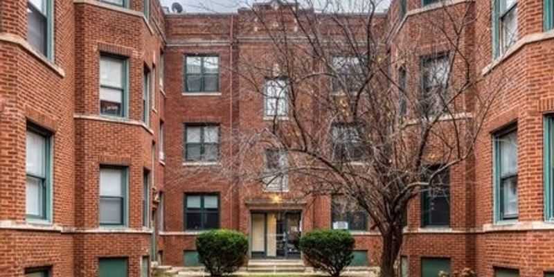 Chicago Apartment: 841 West Cornelia Avenue