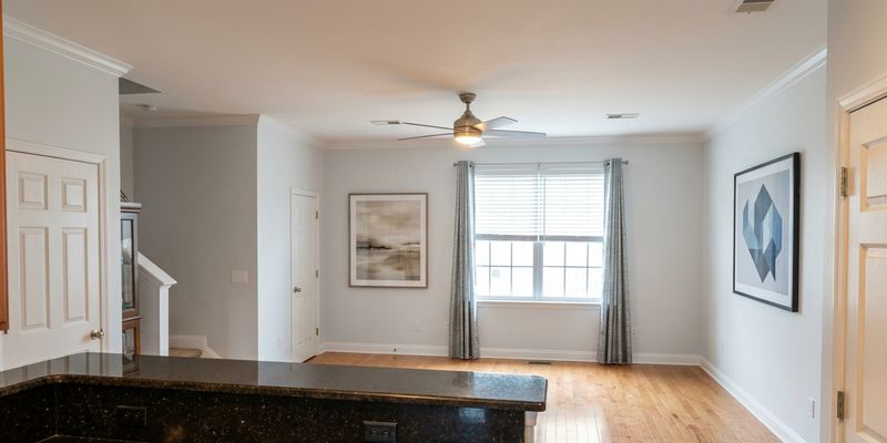 Charleston House: 4053 Hartland Street