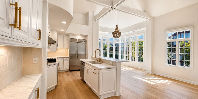 Corona Del Mar House: 2545 Bungalow Pl