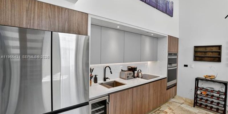 Miami Beach Condo: 7744 Collins Ave