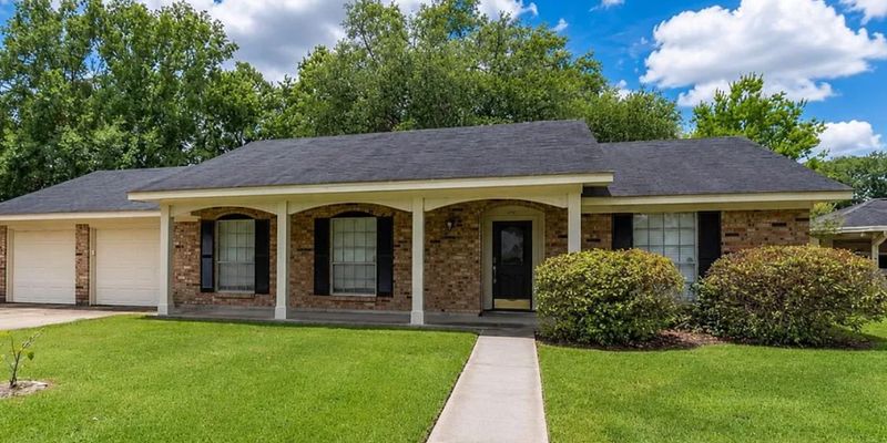 Beaumont House: 1045 Chatwood Dr