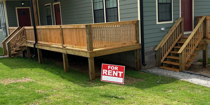 Jackson Apartment: 260 Cedar St