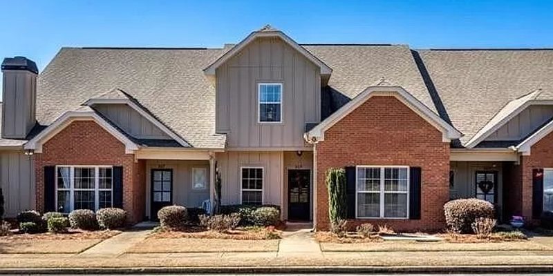 Auburn House: 1630 Academy Dr, Unit 905