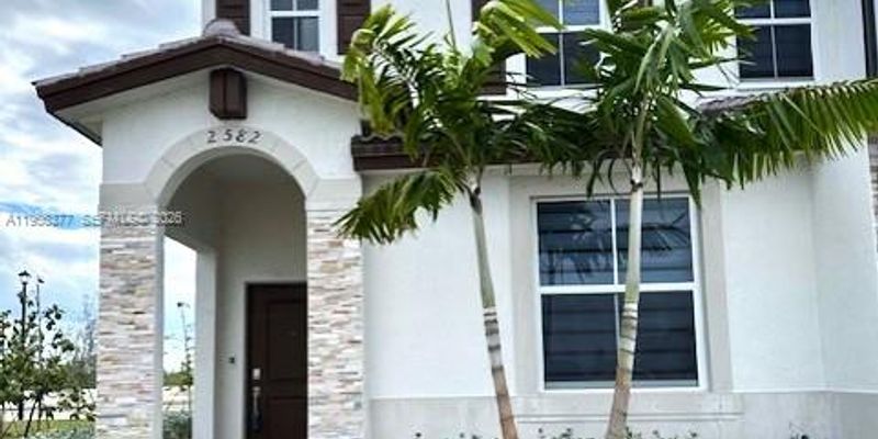 Homestead Townhome: 2582 SE 29th St