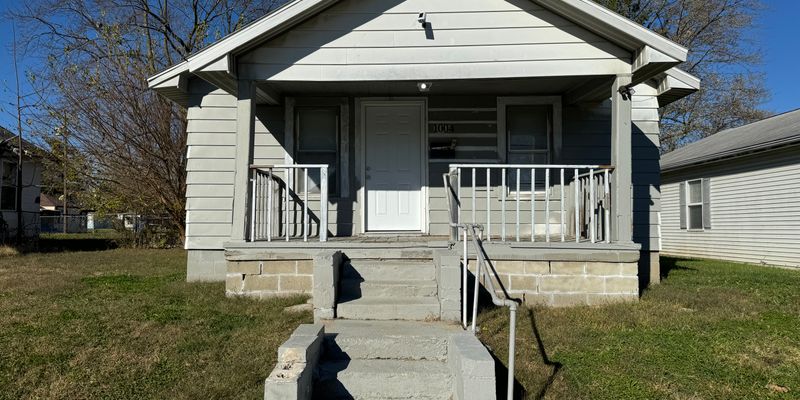 Kokomo House: 1004 E Dixon St