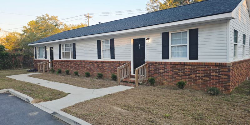 Aiken Apartment: 469 Monetta St S E
