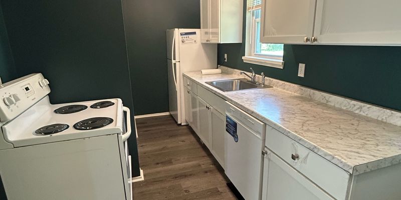 Louisville Apartment: 9335 Lagrange Rd