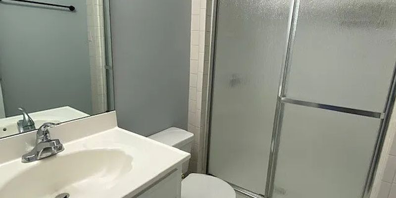 Raleigh House: Walden Pond Dr