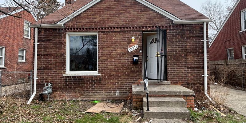 Detroit House: 19376 Hamburg St