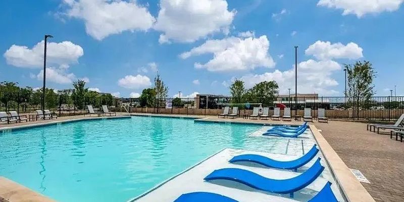 Euless House: 207 Suma Dr