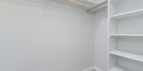 20-Closet.jpg
