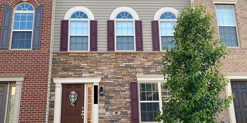 Lanham House: 9507 Smithview Pl