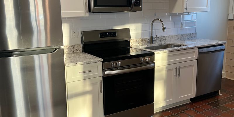 Pulaski Apartment: 500 Pico Terrace