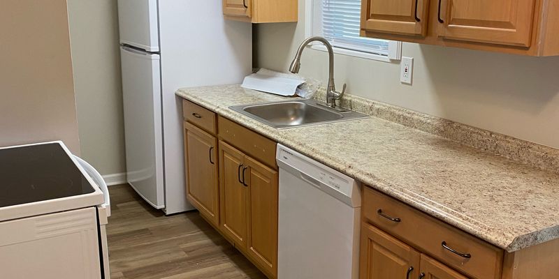 Louisville Apartment: 9337 Lagrange Rd