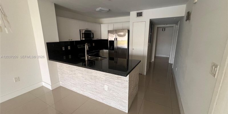 Doral House: 4370 NW 107th Ave