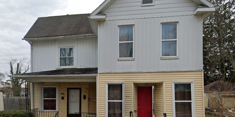 Springfield Apartment: 55-57 W Parkwood Ave