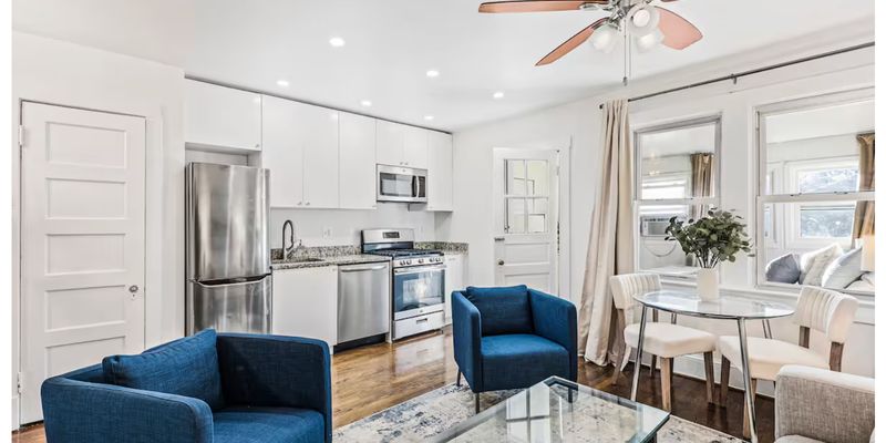 Washington Apartment: 1413 Ridge Pl SE