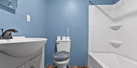 Capture full bath 3.JPG