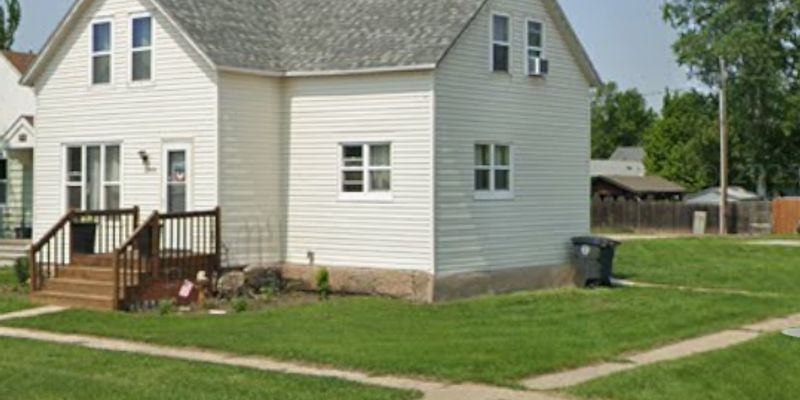 Underwood House: 200 Roosevelt Ave