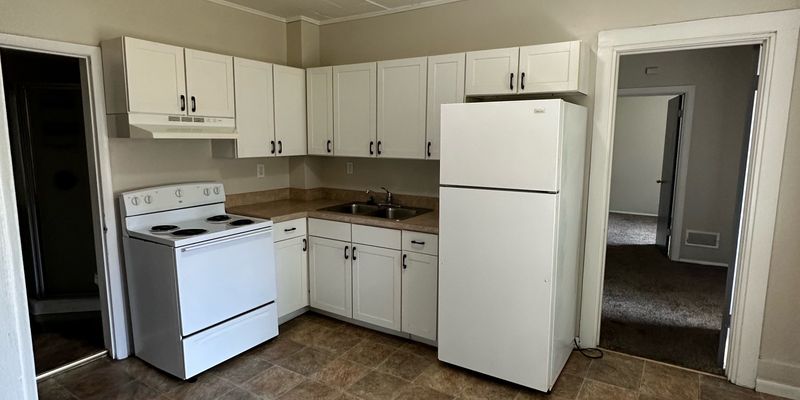 Dubuque Apartment: 572 West 5th Street