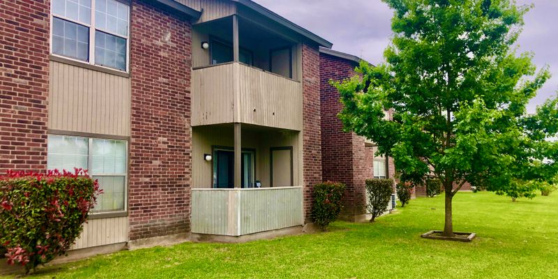 Ganado Apartment: 1611 S 3rd St