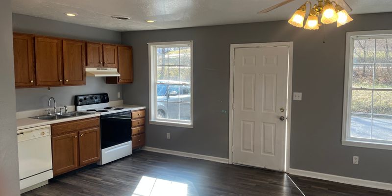 Seymour Apartment: 11735 Chapman Hwy