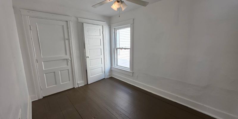 Springfield House: 526 W Mulberry St