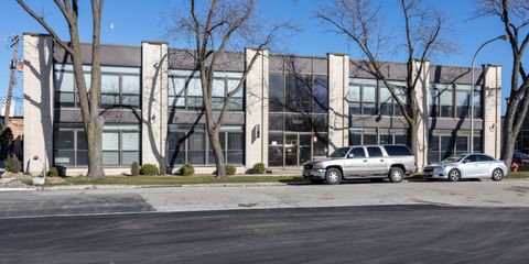 9930 Derby Ln-2.jpg