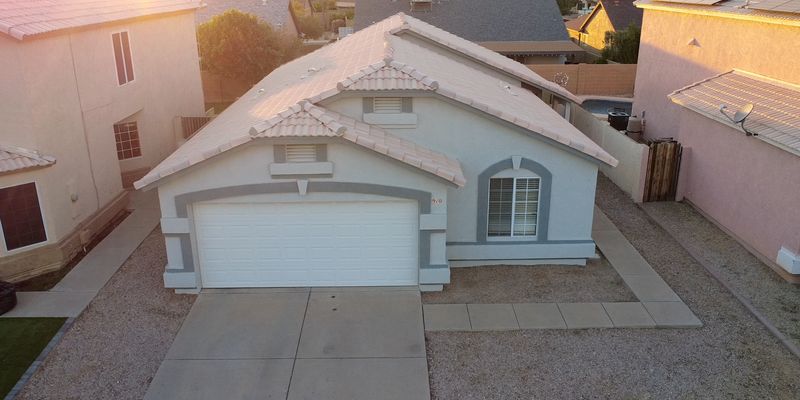 Gilbert House: 910 N Swan Dr